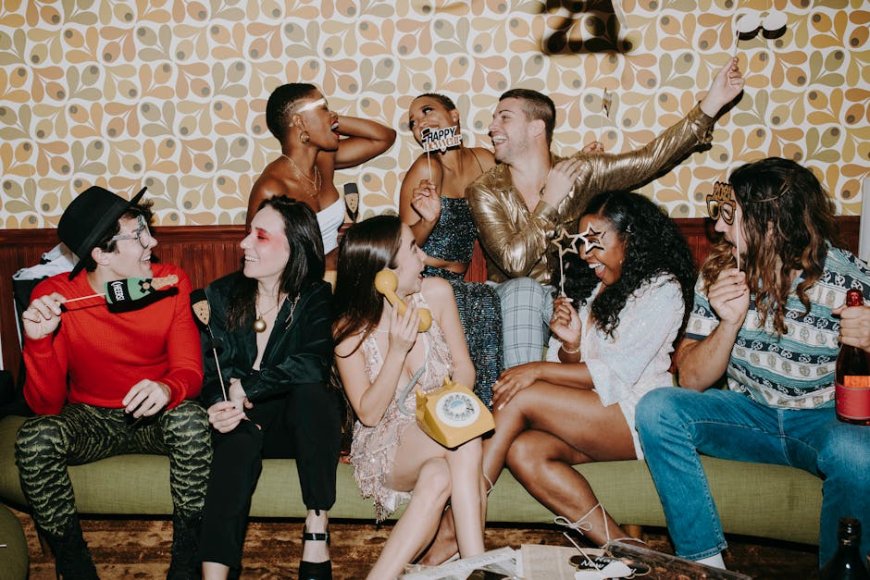 Jangan Pernah Menatap Para Pelantun Lagu Natal Itu