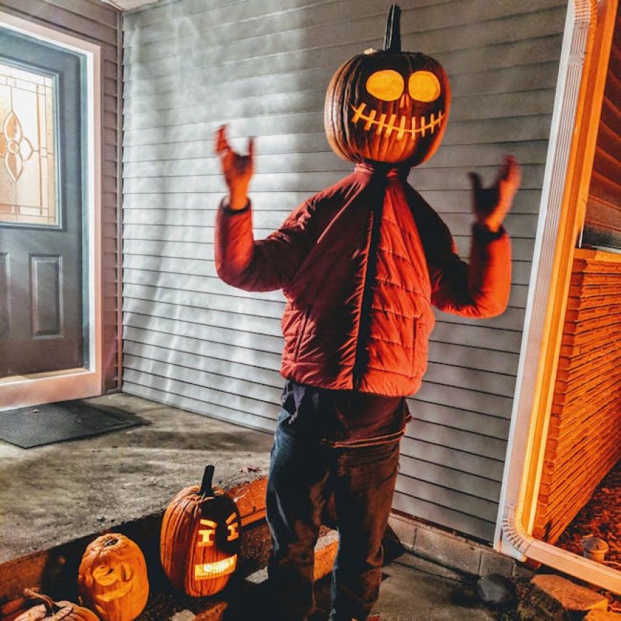 Malam Natal Berubah Mencekam Saat Tetanggaku Rayakan Halloween