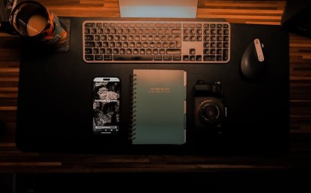 Ponsel Lipat atau Kamera Flagship Pilihan Gadget Premium 2025