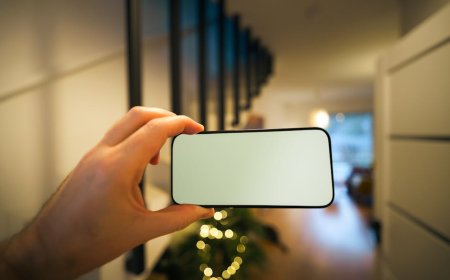 POCO M8 Hadir dengan Snapdragon 6 Gen 3 dan Desain Curved Modern