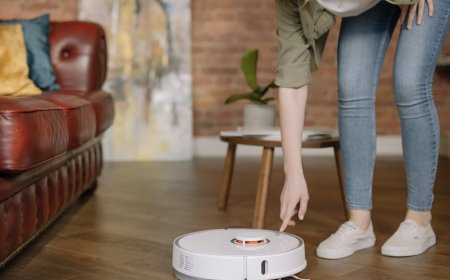 Inovasi Robot Vakum Canggih Roborock Saros Rover, Bersih Tuntas Hingga Tangga