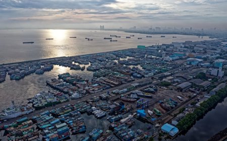 Indonesia’s Trade Surplus Misses Forecast as Inflation Accelerates