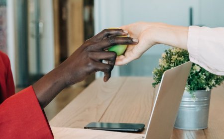 Apple Gandeng Google Bawa AI Canggih ke Siri Generasi Baru