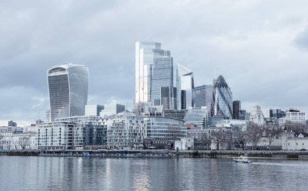 Lonjakan Permintaan Ahli AI Ubah Rekrutmen Sektor Keuangan Inggris