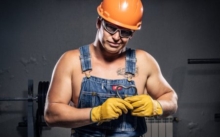 Tren AI Membuka Peluang Baru untuk Tukang Listrik dan Plumber