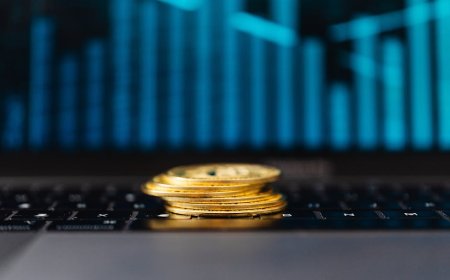 Tren Dana Tunai China Beralih ke Saham dan Emas