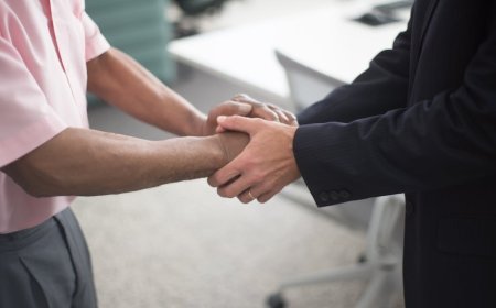 Mengupas Risiko Finansial di Balik Akuisisi Grab dan GoTo Terkendala