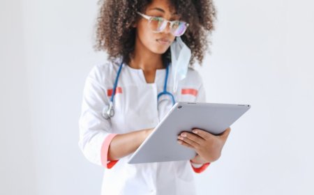 Menguji Kompetensi: Dokter Spesialis Hadapi Fenomena Konten Medis TikTok