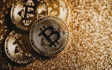 Emas Tembus Rekor Rp5.000 Juta Semakin Jauh dari Bitcoin
