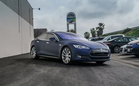 Mengapa Saham Tesla Tetap Tinggi Meski Laba Merosot