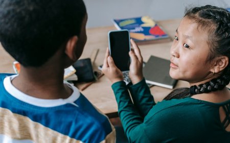 Sekolah di Jakarta Tanpa Smartphone Efek ke Penggunaan Gadget Siswa