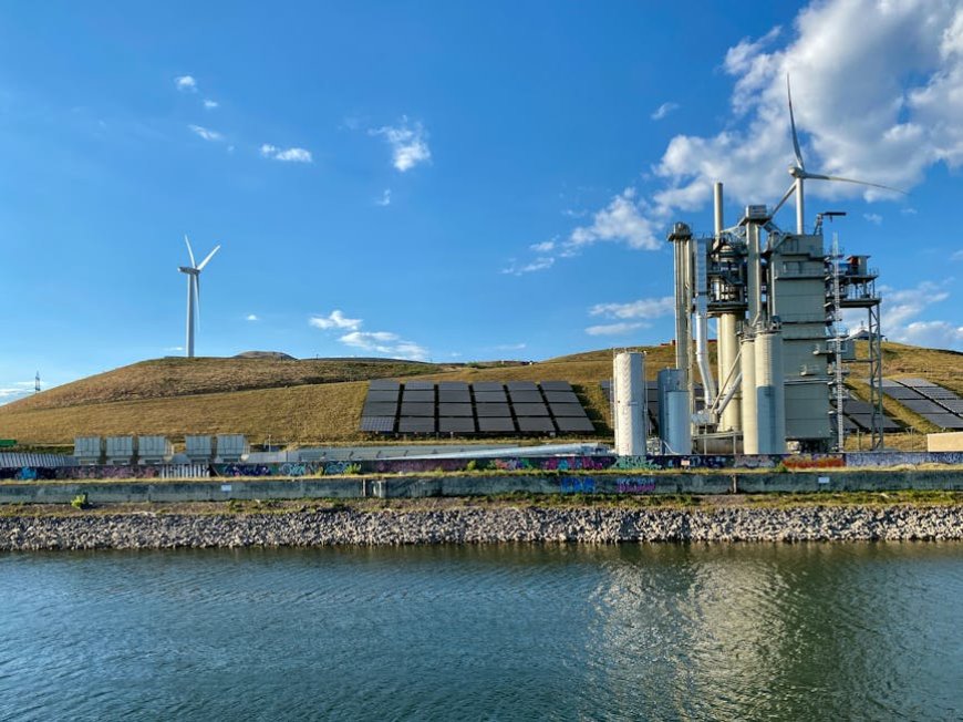 Dampak Kejenuhan LNG Akibat Tren Energi Terbarukan Global