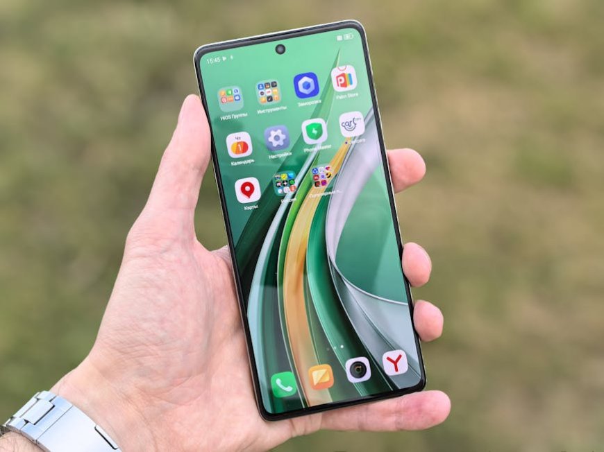 Inovasi Smartphone Lipat Tiga Tecno Phantom Ultimate G Fold Terbaru