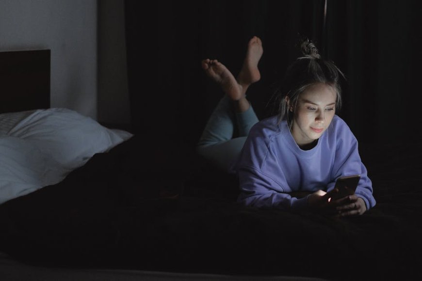 Fakta Tidur Malam dan Smartphone Bagi Kesehatan Mental Kita