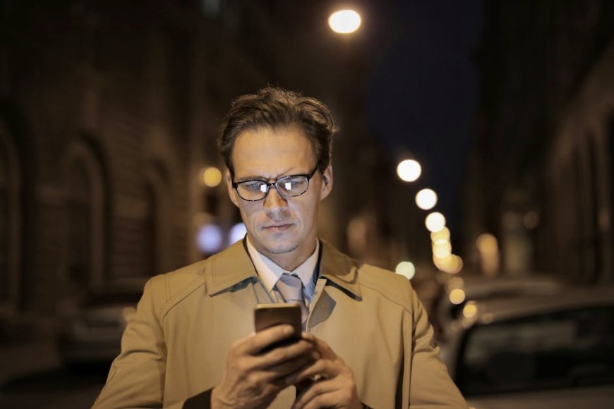 Benarkah Main Smartphone Bisa Turunkan Jumlah Sperma Pria