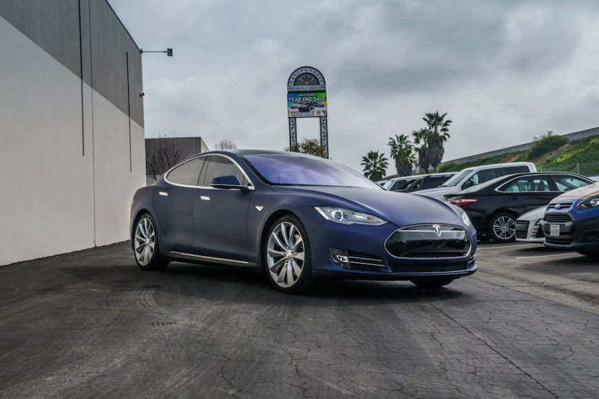 Mengapa Saham Tesla Tetap Tinggi Meski Laba Merosot