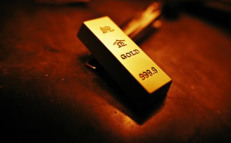 Mengapa Harga Emas Tembus Rekor Akibat Daya Tarik Safe Haven