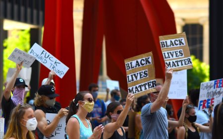 Patung Emas Trump Didanai Kripto Menanti Rumah Barunya