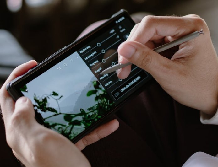 Berapa Lama Waktu Layar Kita Setiap Hari Menurut Profesi