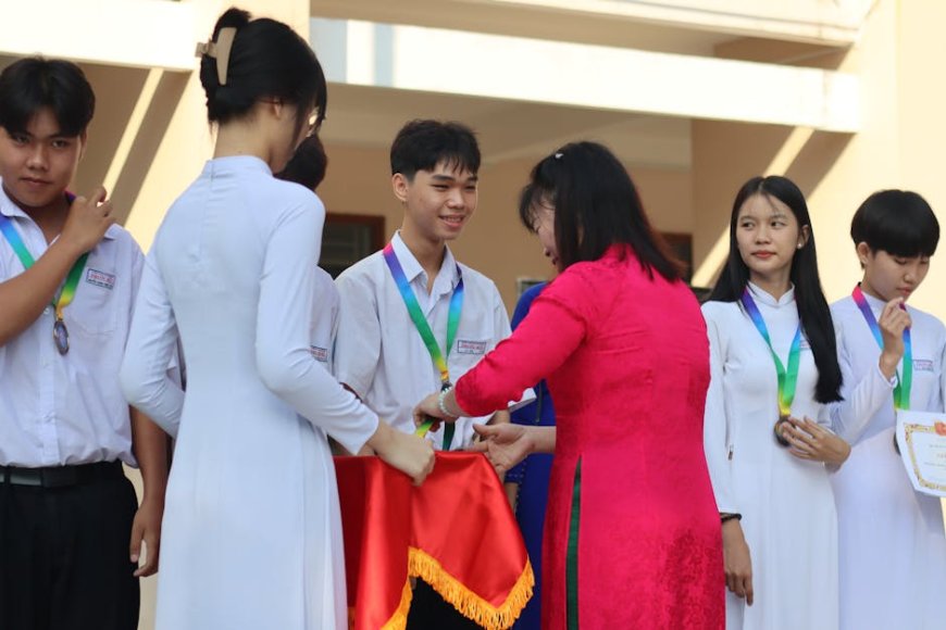 100 Pelajar Tegal Dapat Sertifikat AI Tips Meningkatkan Literasi Digital