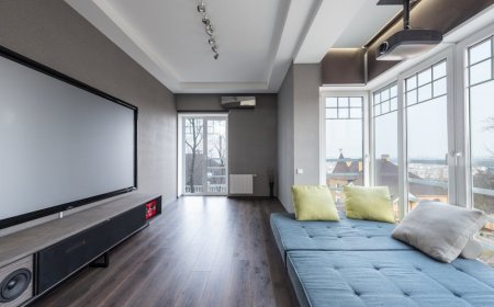 Aurzen Roku TV Proyektor Cerdas Tawarkan Pengalaman Menonton Lebih Menyenangkan