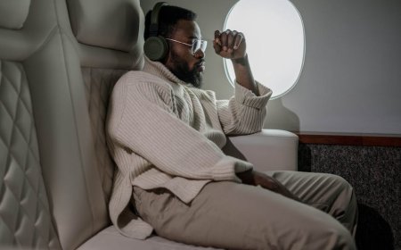 United Airlines Larang Penumpang Putar Audio Tanpa Headphone di Pesawat