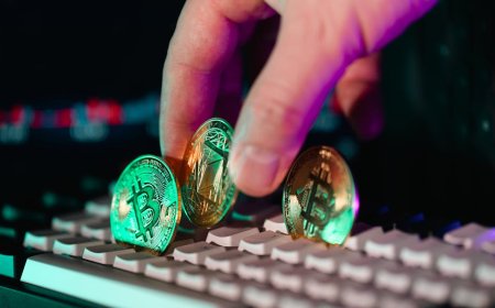 Harga Emas Bergerak Fluktuatif Dipicu Kondisi Ekonomi Global Terkini