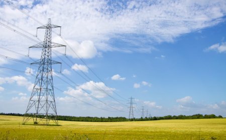 Tesla Resmi Pasok Listrik di Inggris Inovasi Energi Elon Musk