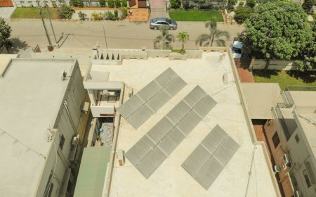 Investasi Solar di Pakistan Redam Risiko Energi Timur Tengah