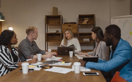 Microsoft Ganti Tim Pimpinan Copilot AI Suleyman Fokus Kembangkan Model Baru