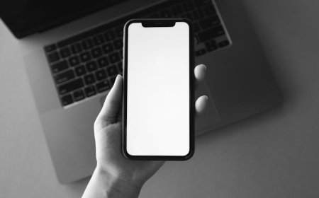 Inovasi Smartphone dan Laptop 2025 Era AI dan 5G