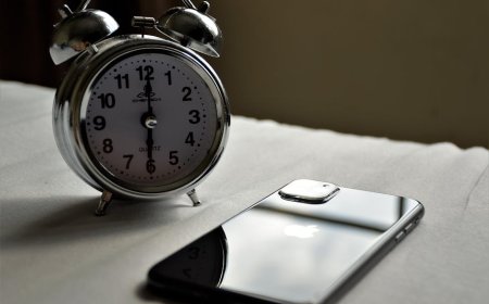 Dreame Luncurkan HP Mewah Rp200 Juta dengan Jam Analog Unik