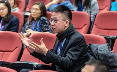 Ahmad Tohari Bahas Kemanusiaan Sejarah dan Politik di UIN Saizu