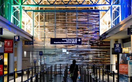 ICE Dikerahkan di Bandara Saat Shutdown Memicu Friksi