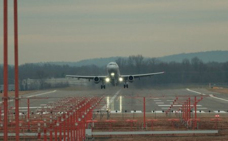Keamanan Penerbangan di Bandara LaGuardia Dinilai Sulit tapi Normal