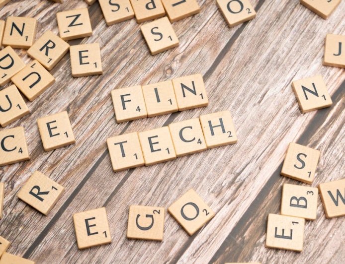 Fleksibilitas Bank vs Non-Bank Tantangan Baru di Dunia Finansial