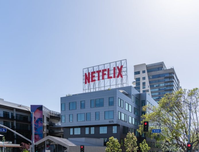 Netflix Batalkan Akuisisi WBD PHK Massal di Block dan Batas Waktu Anthropic