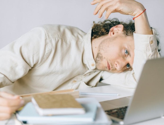 Benarkah Burnout Itu Hanya Masalah Mental Biasa di Tempat Kerja