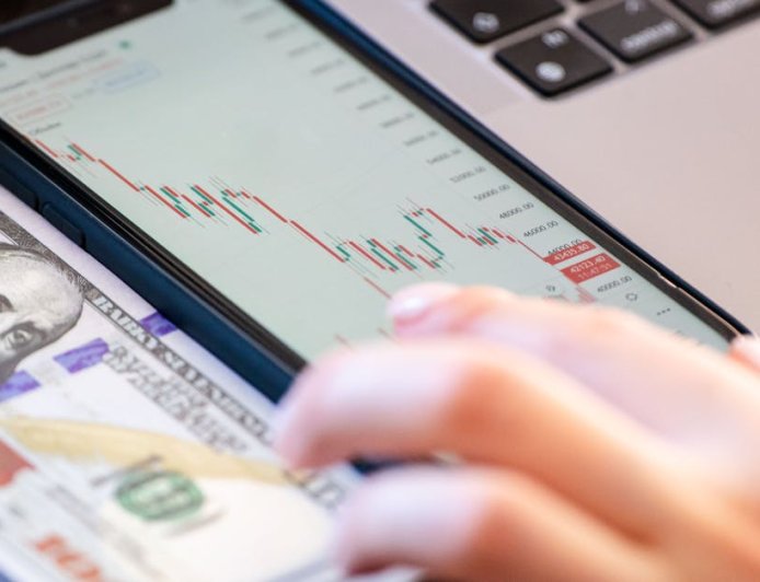 Dampak Kenaikan Dolar AS Terhadap Risiko Trading Forex Global