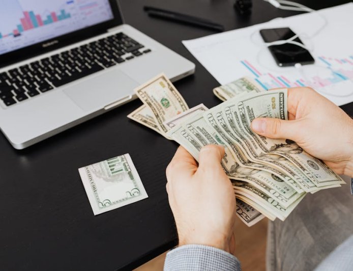 Pendapatan Bunga dan Biaya Investasi Bank Naik Apa Artinya