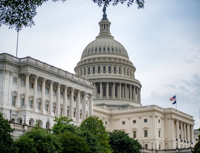 Demokrat Awasi Penyelidikan DOJ Terkait Binance dan Sanksi Iran