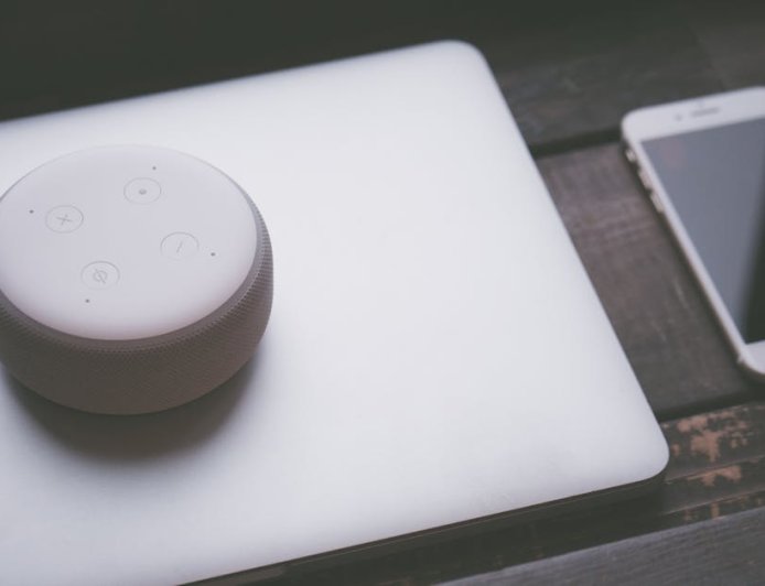 Mengupas Asisten AI Kesehatan Amazon dan Implikasinya bagi Asuransi Digital