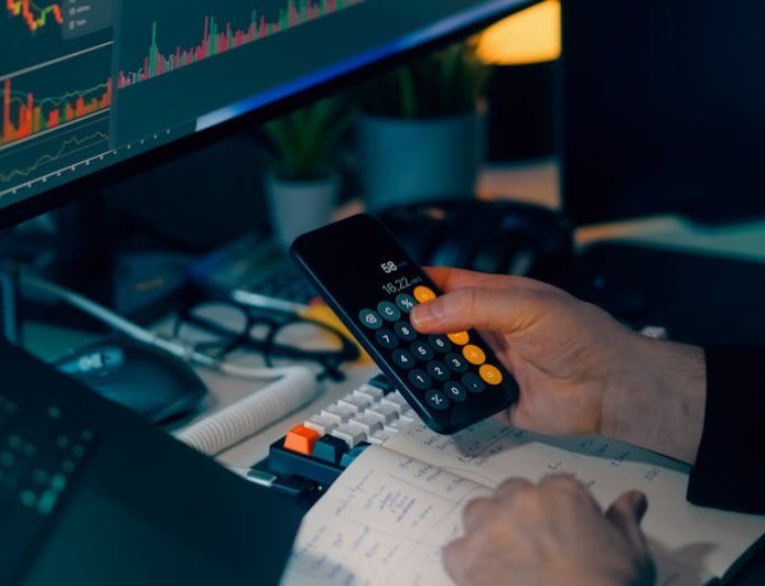 Strategi Investor Kaya Mengurangi Pajak Lewat Instrumen Keuangan Canggih