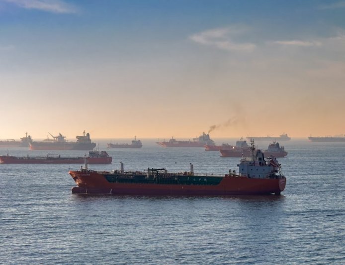 Bagaimana Ketegangan Selat Hormuz Pengaruhi Investasi dan Harga Minyak