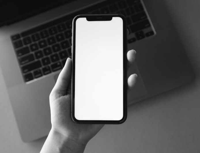 Inovasi Smartphone dan Laptop 2025 Era AI dan 5G