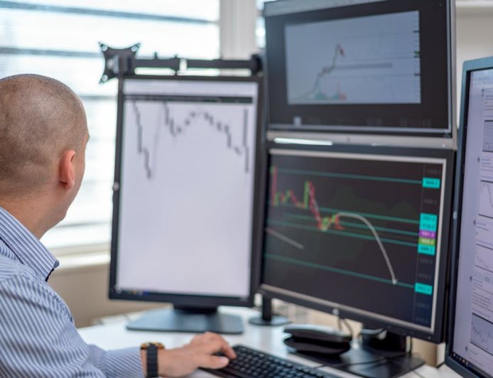 Apakah Wall Street Benar Beli XRP atau Tunggu Sinyal Lain