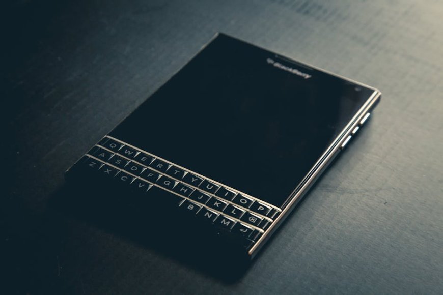 Smartphone Mini Keyboard Fisik Ramah Kantong Tampil di MWC 2026