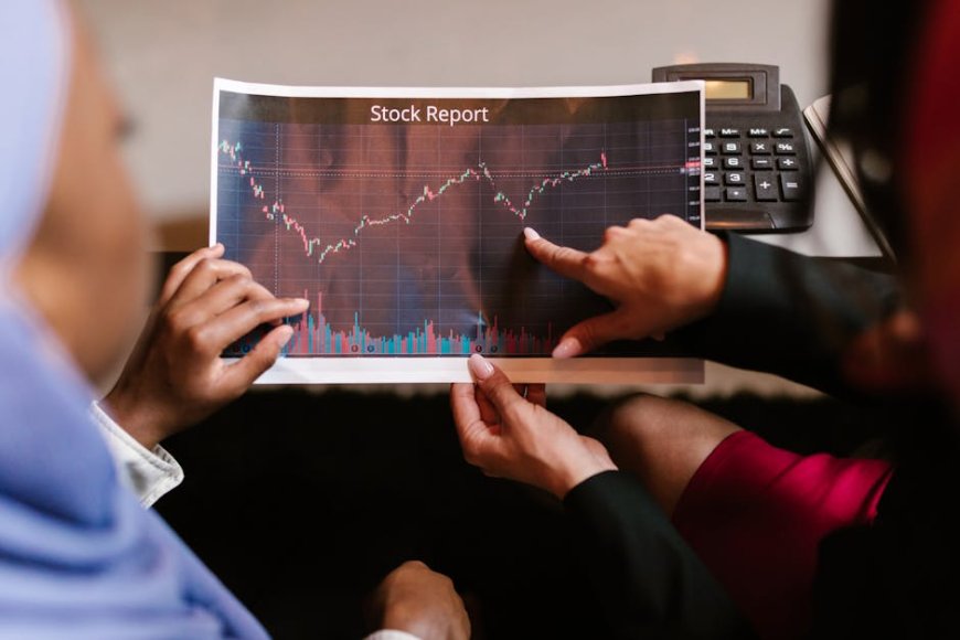 Analisis Jim Cramer: Penurunan Starbucks dan Penyebab Anjloknya Saham Amazon