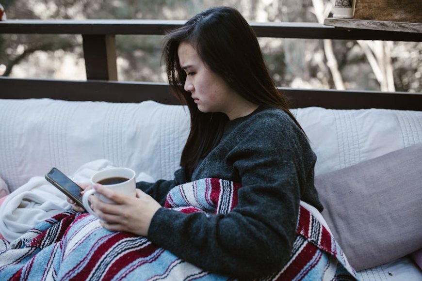 Bahaya Postingan Palsu Online Picu Self Diagnosis Massal