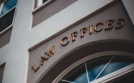 Gugatan Eks Manajer Deutsche Bank dan Dampak Risiko Hukum pada Keuangan